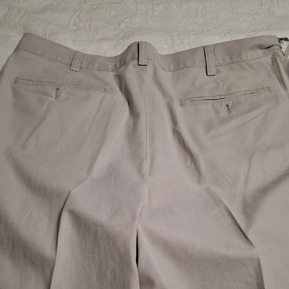 L.L. Bean Men's Light Gray Chinos (Can278)